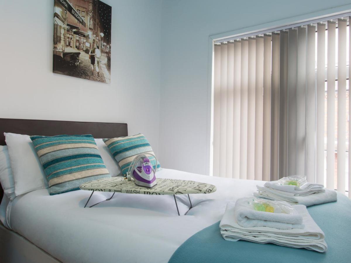 Townhouse @ West Avenue Crewe Bed & Breakfast Ngoại thất bức ảnh